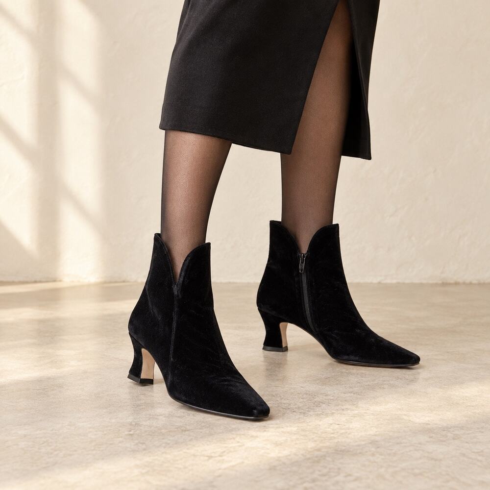 Vintage I. Magnin Heidi Black Velvet Ankle Boots Size 8 AA NOS Made in Spain